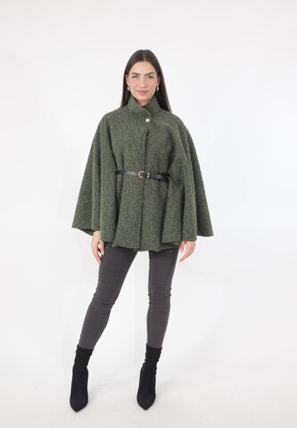 Cape Elara en vert : devant