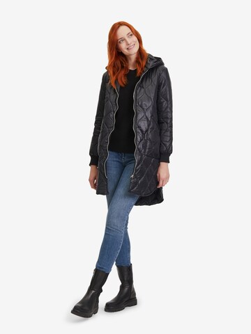 Amber & June Jacke in Schwarz