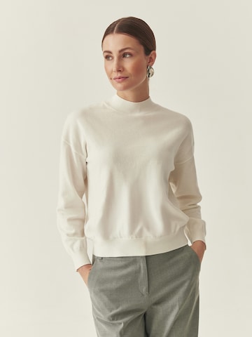TATUUM Sweater in White: front