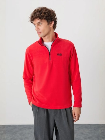 Tommy Life Sweater in Red: front