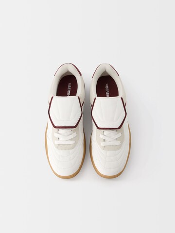 Sneaker bassa di Bershka in bianco