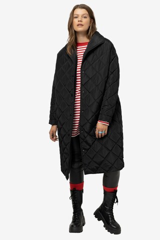 Studio Untold Winter Coat in Black: front