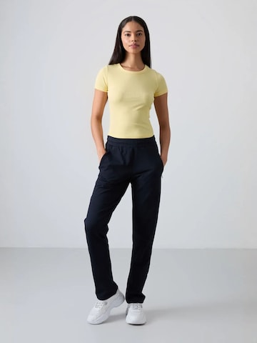 Tommy Life Pants in Black: front