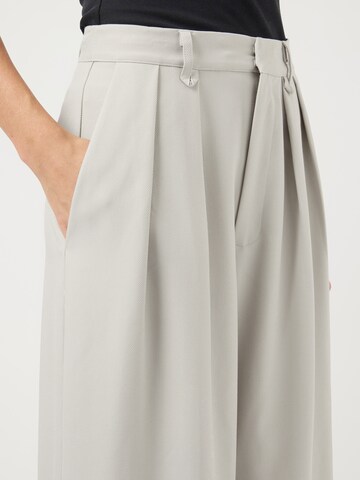 YAS - Pierna ancha Pantalón plisado 'YASLIVO' en gris