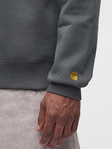 Carhartt WIP - Sudadera 'Chase' en gris