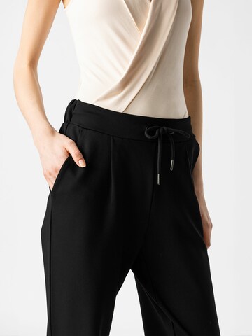 Loosefit Pantalon 'Amyy' Les Lunes en noir