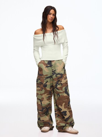 Bershka Sweater in Beige: front