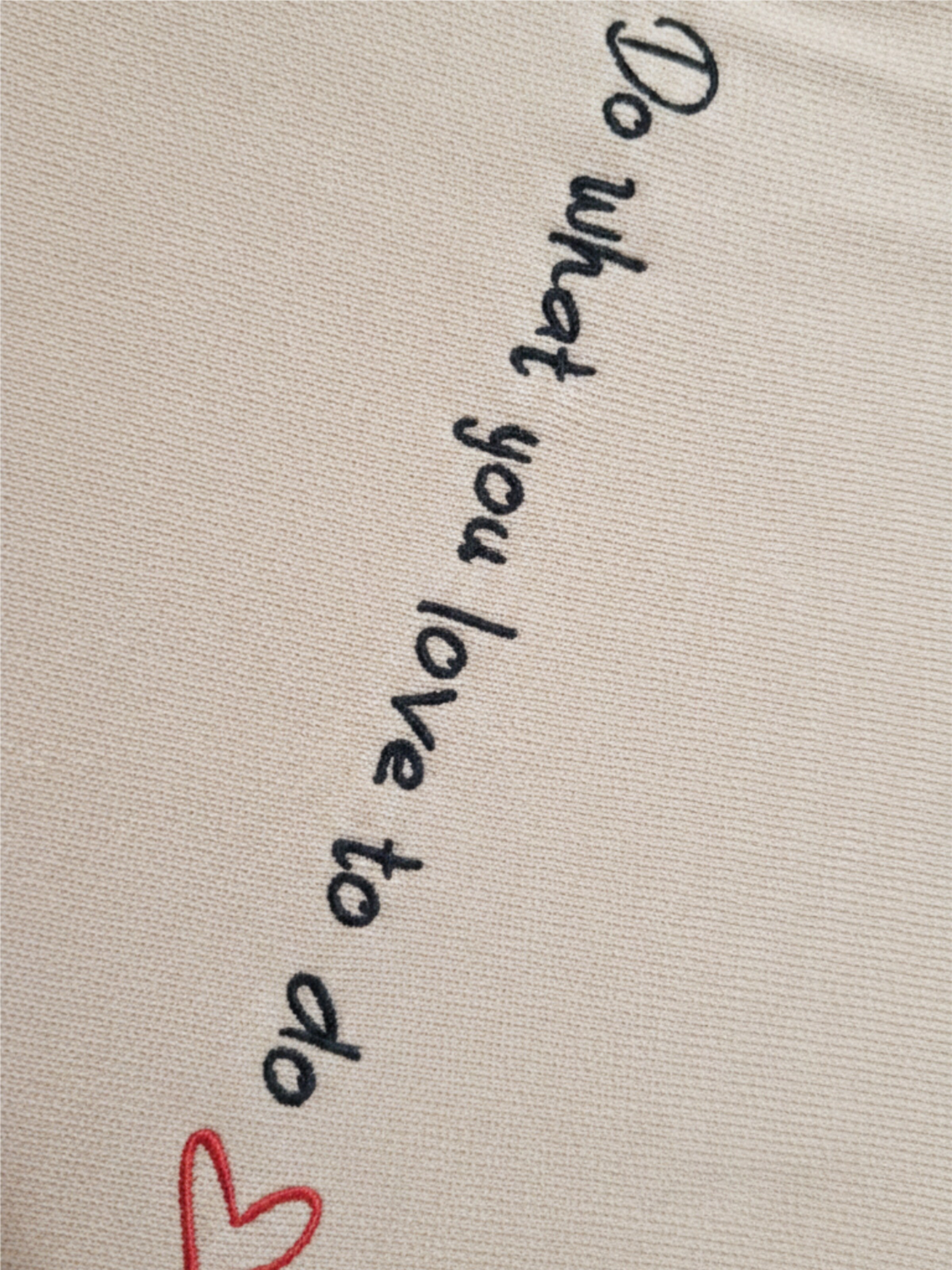 Felpa 'Do What You Love to Do' di LIKS. Munich in beige