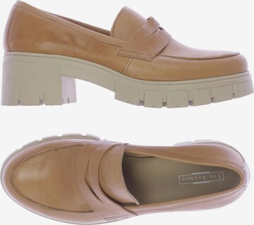 5TH AVENUE Flats & Loafers in 38 in Beige: front