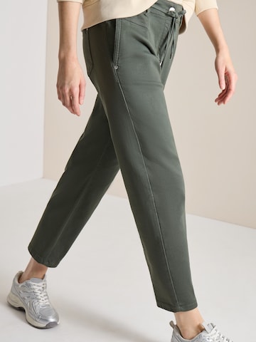 CECIL Zúžený Kalhoty se sklady v pase – zelená: přední strana