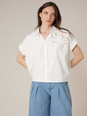 Chemisier 'Isaela' Deeluxe en blanc : devant