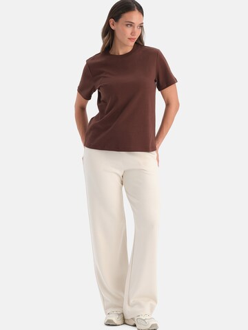 Dagi Μπλουζάκι σε καφέ