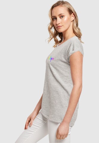 Merchcode T-Shirt 'Hope Rainbow' in Grau