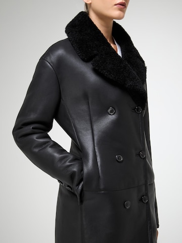 V S P Wintermantel 'Celina' in Schwarz