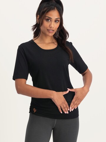 Urban Goddess Yoga & Activewear Funktionsshirt 'Kami' in Schwarz: Vorderseite