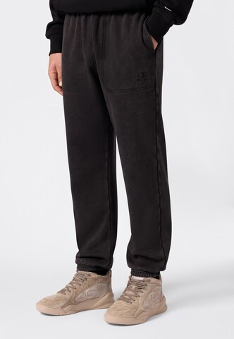 Champion Tapered Hose in Schwarz: Vorderseite