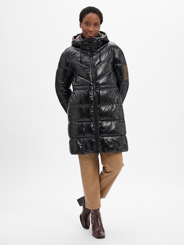 Manteau d’hiver Marc Cain en noir : devant