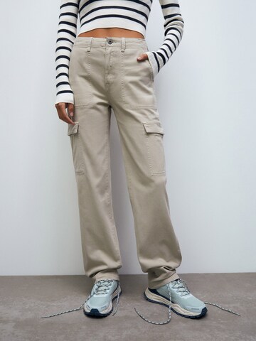 Pull&Bear Wide leg Cargo jeans in Beige