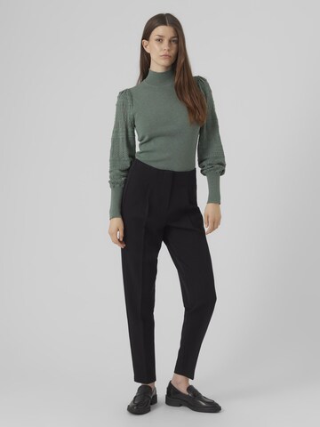 Regular Pantalon à pince 'ISABEL' VERO MODA en noir