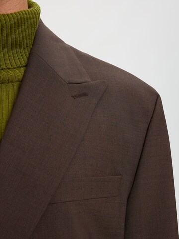 SELECTED Regular fit Colbert in Bruin