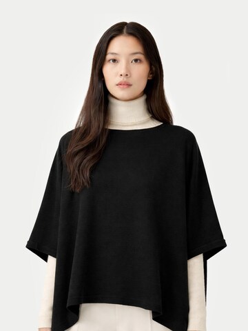 GOBI Cashmere - Jersey 'Women's Boat-Neck Cashmere Poncho' en negro: frente