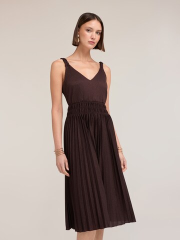 Robe MOTIVI en marron