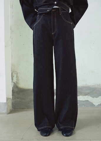 MANGO Loose fit Jeans 'Susan' in Blue: front
