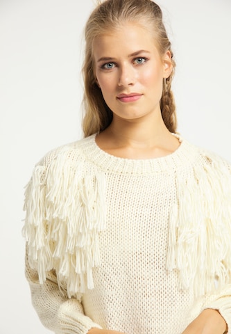 usha FESTIVAL Sweater in White