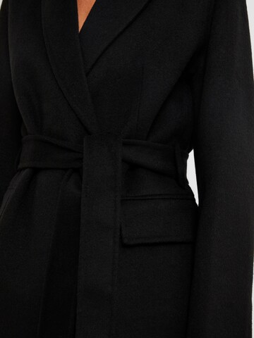 Veste mi-saison 'TARA' SELECTED FEMME en noir