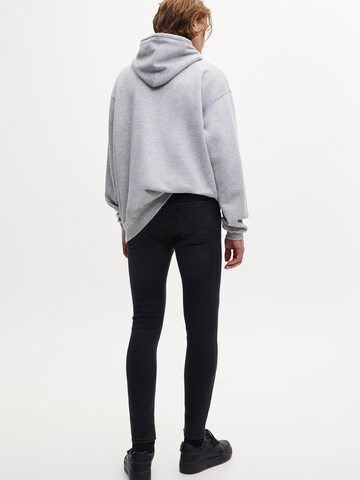 Skinny Jeans de la Pull&Bear pe gri