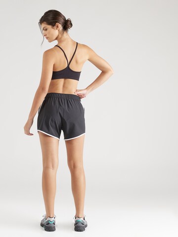 Reebok Regular Sportshorts in Schwarz