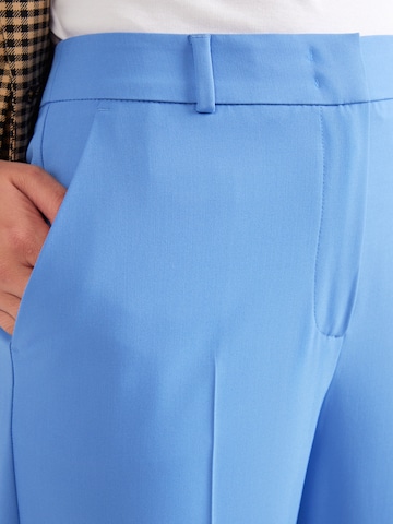 COMMA - regular Pantalón de pinzas en azul