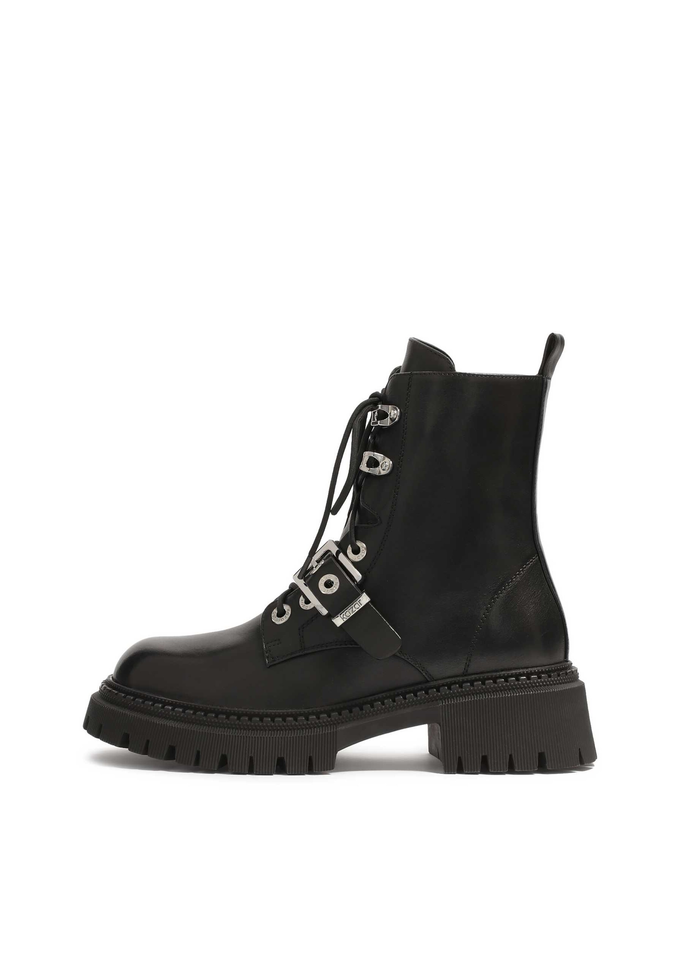 melns Kazar Sienamie zābaki: no priekšpuses