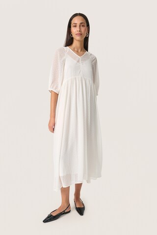 SOAKED IN LUXURY Jurk 'Cammelie' in Wit: voorkant
