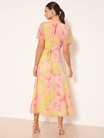 Lipsy Платье в Желтый