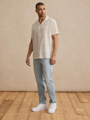 DAN FOX APPAREL - Regular Fit Camisa 'Karim' em branco