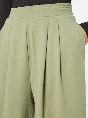ESPRIT - Pierna ancha Pantalón plisado en verde