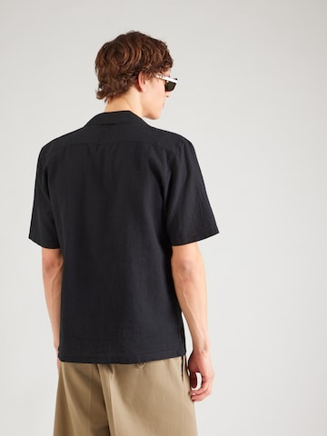 Coupe regular Chemise Lindbergh en noir