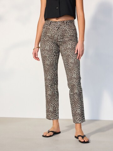 Next regular Jeans i brun: forside