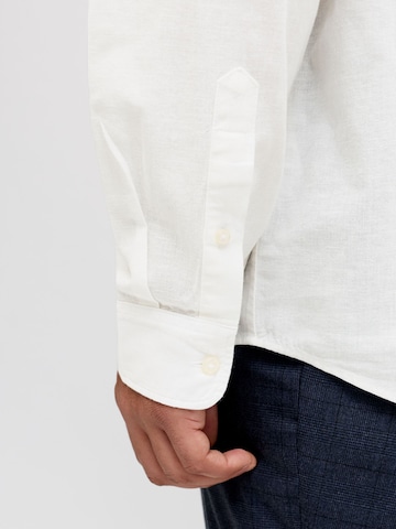 Jack & Jones Plus Средняя посадка Рубашка 'JJEBreeze' в Белый