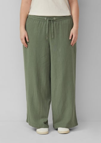 QS Regular Broek in Groen: voorkant
