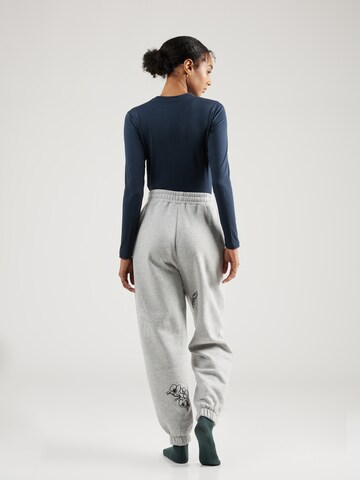 florence by mills exclusive for ABOUT YOU Tapered Broek 'Lili' in Grijs