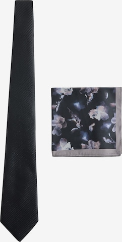 Next - Corbata en negro: frente