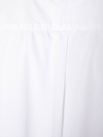 Bershka Regular Fit Paita värissä valkoinen