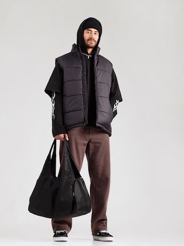 VANS Vest 'MTE Hillgate', värv must