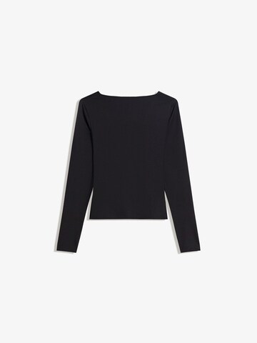 Tricou de la Bershka pe negru