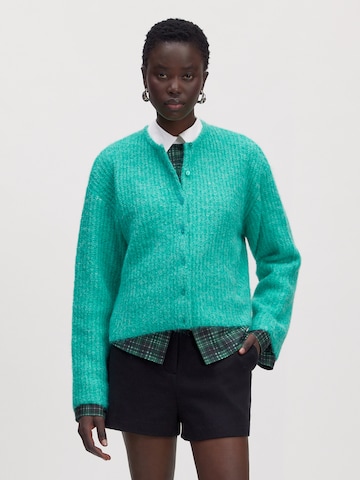 EDITED Gebreid vest 'Iliana Cardigan' in Groen: voorkant
