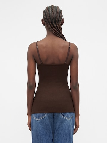 Top de la HOLLISTER pe maro