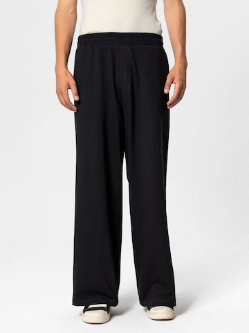 VAMOS CLO Wide leg Trousers 'Anemone' in Black: front