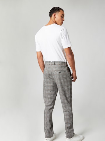 Regular Pantalon chino 'Dave' Guido Maria Kretschmer Men en gris